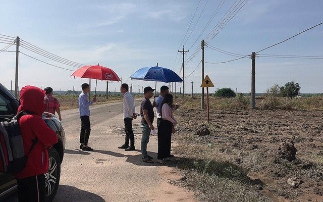 Nhiều nhà đầu tư bất động sản “bán tháo” ô tô, xe máy, điện thoại xịn… để lấy tiền gồng lãi ngân hàng